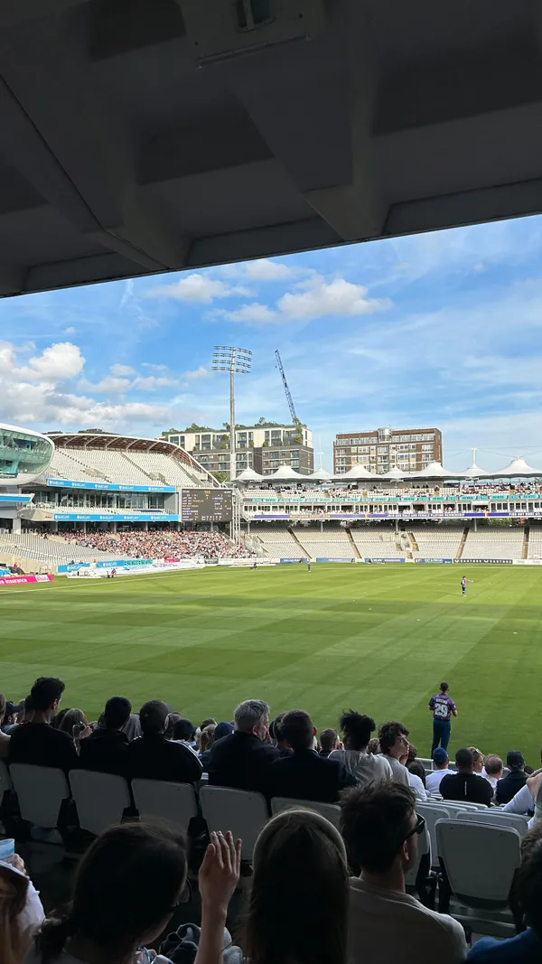 cricket, cold pints and champagne 🏏🍻🍾 @homeofcricket @freemanseventpartners @brewdogofficial AD #lordscricketground #cricket #datenight #londondate