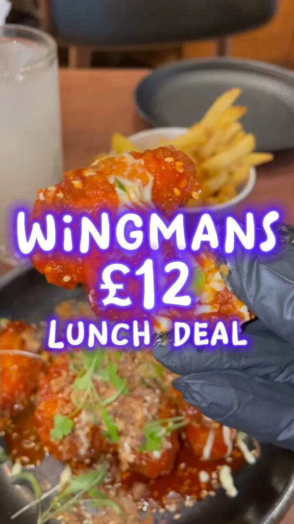 The video showcases a weekday lunch deal at Wingmans in Soho, London.  It features the Bangcoq chicken wings, rosemary fries, and lychee juice. The food is presented in close-up shots, highlighting its color and texture. No dietary information is explicitly mentioned. The main focus is on presenting the food and reviewing the lunch deal.