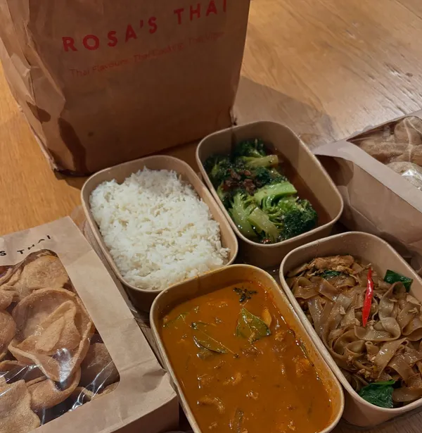 🙌 we finally tried @rosasthai ✨

We had heard soooo many good things about them so you best believe I was salivating waiting for my order to arrive 🤤

… it was just as delicious as I imagined 🤩

Since we’re working away in London, we treated ourselves to their Thai-style meal deals on @ubereats and ordered from their Clapham branch (they have restaurants situated at various locations around the UK)!

We tried the Taste of Thailand meals which came with 

⭐️ Meal 1 - Prawn Crackers, Massaman Curry (chicken), Jasmine Rice

⭐️ Meal 2 - Prawn Crackers, Stir Fried Flat Noodle (chicken), Stir Fried Broccoli 

They were so tasty! There were so many different meal deals available, where you are able to customise by choosing your mains and sides. I’m already so excited to visit London again just to try more of their dishes 🤤🤤

(Gifted / AD)

#london #clapham #ubereats #thaifood #deliveryfood #londonfoodie #londonfood #rosasthai
