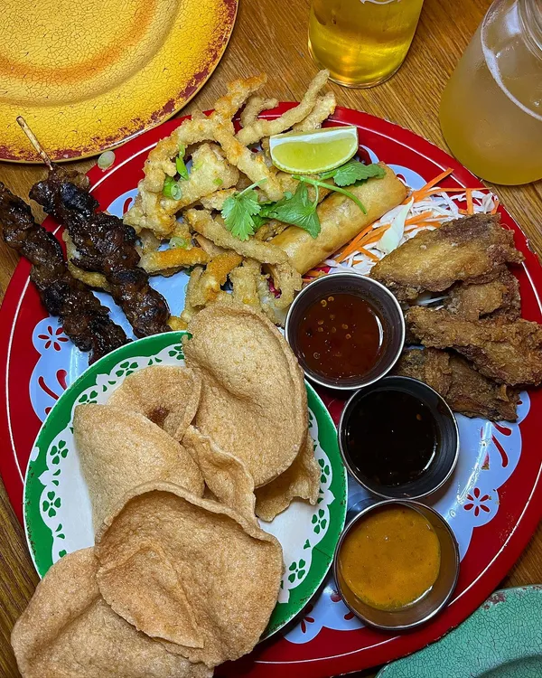 🇹🇭 Rosa’s Thai 🇹🇭 (invite) 

We had the most lovely meal at @rosasthai on Monday and I think I can almost now say I’m converted to Thai food 🤣 as jack says.. my tastebuds are finally maturing 👀 The food was absolutely divine and everything was packed full of flavour and a lil bit of spice🔥 Our waiter was fantastic as well - he explained all of the dishes to us and which accompaniments should go with what and he was clearly very knowledgable about the cuisine! 

✨ They also have some incredible deals on ✨
- Lunch dishes for £12
- 20% student discount 
- 25% blue light discount 

📸 We ate
- Classic platter to start which includes Thai fried chicken, veggie spring rolls, Thai calamari, grilled pork skewers and prawn crackers (I LOVED all of this, really delicious)
- Pad See Ewe with chicken (very nice!!)
- Nam Sai clear noodle broth with chicken (really tasty and comforting but I found it very messy to eat) 
- Gaeng Kiew Wan green curry (jack said this was very flavourful but super spicy) 🔥
- Thai style churros and condensed milk (OMG why have I never had condensed milk before.. these were 10/10)

I felt like we were having a really authentic experience at Rosa’s and I also noticed how spotlessly clean the restaurant is 🙌🏽 Thank you @rosasthai and @joli_app for a thoroughly enjoyable experience! 😍

•
•
•
•
#rosasthai #thaifood #thaicuisine #thairestaurant #thaiplatter #thaigreencurry #noodlebroth #greencurry #springrolls #ricenoodles #cardiff #cardifffood #cardifffoodie #cardifffoodblogger #cardiffbloggers #foodie #foodblog #foodblogger