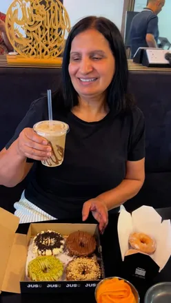 Brunch treat with mum at a Leicester café, enjoying sweet snacks post-gym, perfect for family outings!