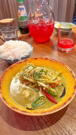 Bottomless Say-When Curries at Rosa's Thai: unlimited bowls of Red, Green, or Panang with rice for £25 in Cardiff.