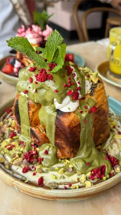 'Delicious street food offerings at top spots in Southend, showcasing vibrant culinary culture along the coast.'