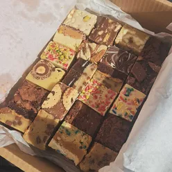 Delicious selection box of Kookie Kon Norwich bites, featuring the prize-winning Daim blondie treat.