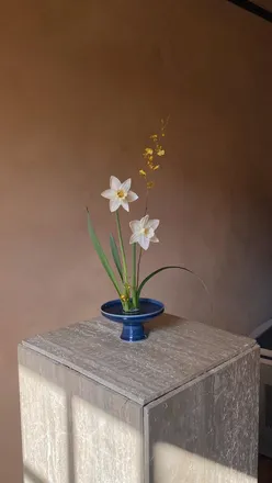 Coffee lovers enjoying beverages at a cozy London café with autumn vibes.