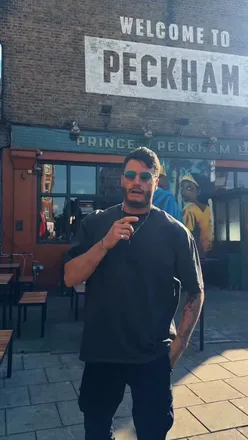 Delicious jerk chicken and chips from @whitemencantjerk at @princeofpeckham in London, crowned Best Indie Restaurant.