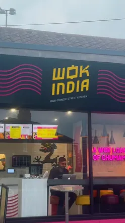 Delicious Build Your Own Bowls at Wok India in High Heaton, featuring Honey Chilli Chicken and Hot Garlic Chicken.