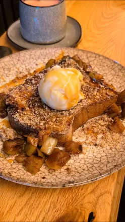 Delicious vegan olive toast and caramel apple French toast at Hampton and Vouis in NQ, perfect for brunch lovers.