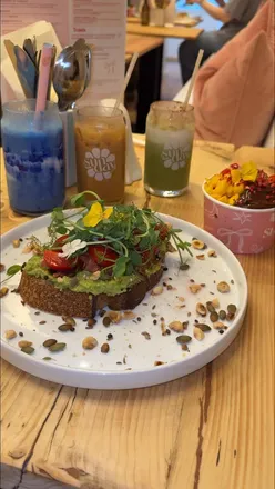 Sunday Coffee and Kitchen’s new Newcastle cafe featuring a vibrant vegan menu, perfect for breakfast and brunch.