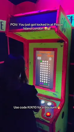 Visiting Prison Island London, enjoying unique challenge rooms and puzzles with friends