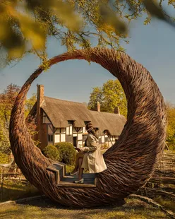 Exploring Stratford-upon-Avon: Autumn day trip highlights, including Shakespeare’s Birthplace and scenic boat rides.