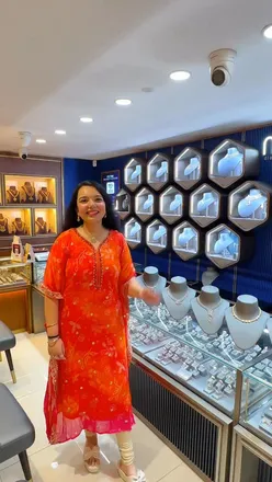 Festive jewellery shopping at Malabar Gold & Diamonds in Leicester, showcasing exquisite designs and holiday spirit.