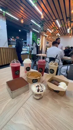 Delicious desserts and drinks at Juices 4 Life in Birmingham, featuring Dream Cake, Lotus Milkcake, and more.