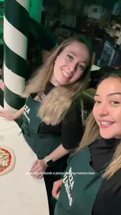 Enjoying a fun evening at Pizza Pilgrims with delicious food and great company 💚