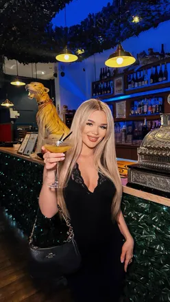 Dining at Bengal Tiger in London Old Street, enjoying delicious dishes in a vibrant atmosphere 🥘✨