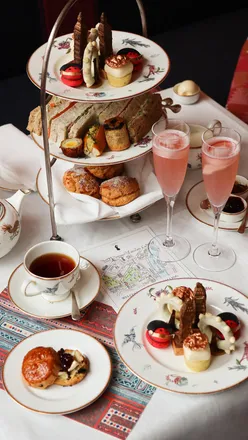 Adorable afternoon tea featuring Big Ben and London Eye cakes at Haymarket Hotel in London.