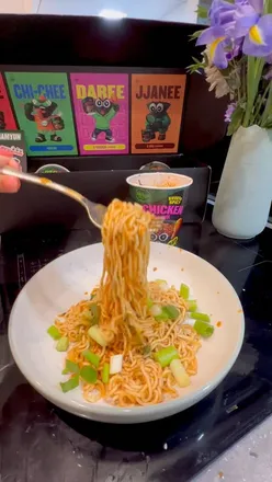 Delicious bowl of bibigo Ramyun featuring Korean BBQ and Kimchi flavors prepared in just 5 minutes.