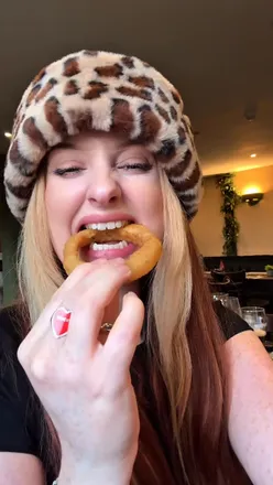 Vegan steakhouse at The Queen Inn Cwmbran serving delicious plant-based dishes and vibrant platters.