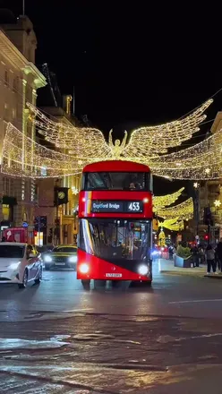 November in London highlights: fireworks, jazz, Christmas lights, and festive events for winter magic. 🎇🎷🎄