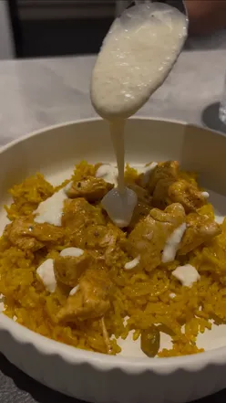 Delicious Pepes Chicken & Rice Box served with homemade garlic sauce, perfect for a midweek dinner. #CookDinnerWithMe