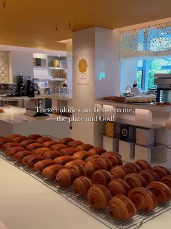 Food photo collection showcasing top London eateries, from desserts to brunch spots and iced drinks, highlighting unique flavors.