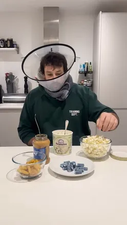 Health enthusiast sharing tips on calorie deficit and sugar cravings for optimal fitness and weight loss.