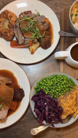 Alt text: "A vibrant Sunday roast at Bistro 8 in Blackwood, featuring lamb, beef, and delicious homemade desserts.