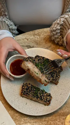 First day in the life vlog featuring London's best spots: Fred Bakery, Milk Beach, Pasta Evangelists, and Fatto a Mano Pizza.