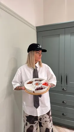 Stylish dinner party tablescape with affordable decor ideas for hosting, featuring elegant tableware and aesthetic details.