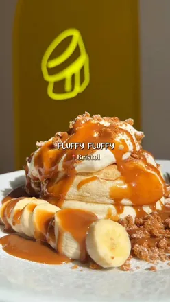 Fluffy soufle pancakes and raspberry lemonade at Fluffy Fluffy cafe in Bristol, highlighting a delicious brunch experience.
