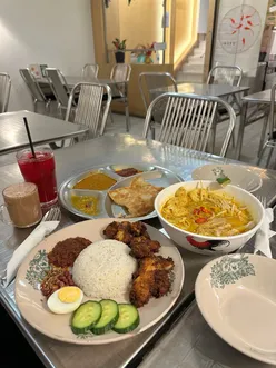 Delicious Roti Canai, Nasi Lemak ABG, and Curry Laksa at Kaya MCR, a cozy Malaysian restaurant in Chinatown.