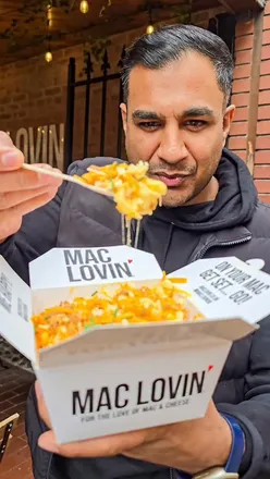 Plate of creamy Mac N Cheese variations at Mac Lovin in Leicester, made with fresh ingredients and refined recipes.