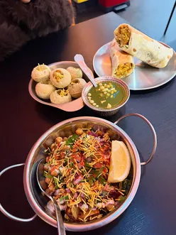 ✨SNACKWALLAH✨

A consistent fave for Grainger Market days @snackwallah always hits the spot 💕  the samosa chaat is always a yes from me, and my friend got the bhaji wrap and the pani puri - pure flavour bomb ✨ so good! 

#graingermarket #newcastlefood #newcastlefoodie #newcastle #northeastfood