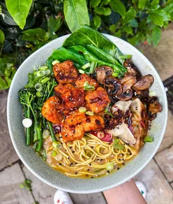 Beautiful ramen bowls in honour of National Ramen Day tomorrow 💚🍜

Let me know your Birmingham ramen recs, I need to try more! 

#ramen #ramenbowl #veganramen #ramennoodles
