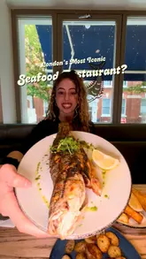 A review of the Seashell Restaurant in London, featuring a tour of the interior, including the octopus bar, and a showcase of various seafood dishes such as grilled prawns, calamari, fried cod, and sea bass, followed by desserts.