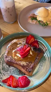 A short, energetic reel showcasing a breakfast visit to a cafe called Hidden in Wakefield, featuring close-ups of French toast, Eggs Benedict, and specialty iced lattes.