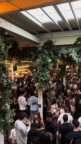A fast-paced, creator-led listicle reviewing several London bottomless brunch venues. The video features quick cuts of the atmosphere, food, and drinks at each location, accompanied by on-screen ratings for food, service, music, and vibes.