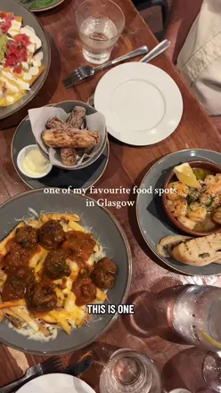 Delicious pub grub and lively quiz night at The Palais, Dennistoun, Glasgow – a must-visit dining spot!