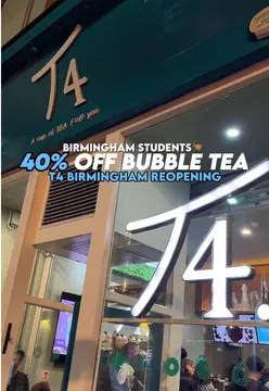 Student enjoying bubble tea at T4 New Street in Birmingham with 40% off for UNiDAYS members until October 12th.