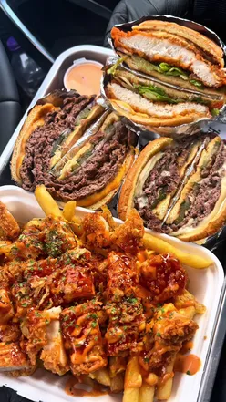 Delicious burgers at Smash N’ Slide, a must-try for foodies in London! 🍔🤤 #foodie #londontiktok