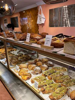 Delicious pastries and hot drinks at Heppni Bakeri in York, perfect for a cozy chat or takeaway treat.