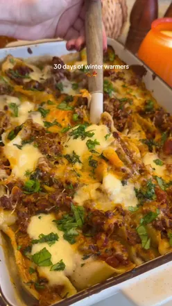 Delicious lasagne stuffed conchiglioni pasta shells with red and white sauce, perfect for winter family dinners.