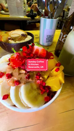 Sunday coffee at 49 Pudding Chare, Newcastle - Enjoying iced Bueno matcha and açai bowl. Veg options available!