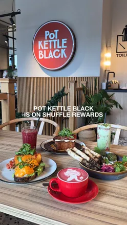Brunch at Pot Kettle Black in Manchester, featuring homemade dishes and rewards from Shuffle app. #manchesterbrunch