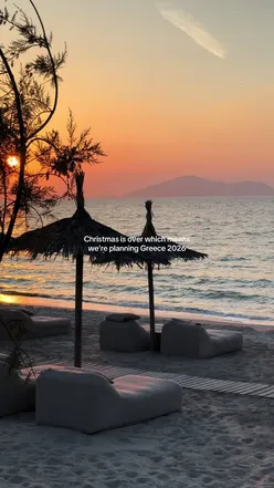 Girls enjoying a getaway in Kos, surrounded by palm trees and tropical vibes with drinks and smiles.