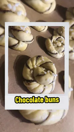 Delicious chocolate buns showcasing a simple and effective shaping technique, perfect for baking enthusiasts.