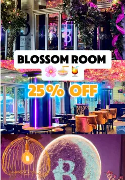 Beautiful Blossom Room in Milton Keynes with delicious ramen and cocktails on offer. Perfect spot for foodies! 🍹✨