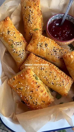 Delicious chicken and cheese pastries, a perfect iftar treat for Ramadan, made with flavorful ingredients.