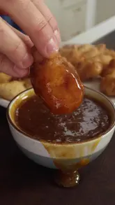 Delicious partridge nuggets served with a sweet and sour dip, featuring a crispy batter and vibrant flavors.