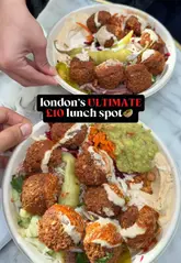 A fast-paced review of a London lunch spot, Pilpel, focusing on their falafel pita and salad containers. The video highlights the freshness of the ingredients, the preparation process, and the value for money.